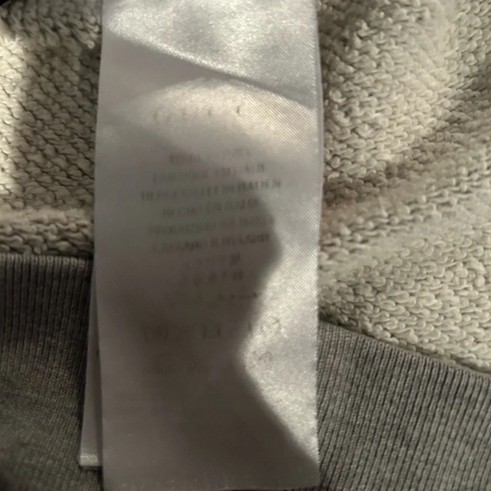 Gucci Gray Logo Crewneck Sweater - Picture 5 of 7